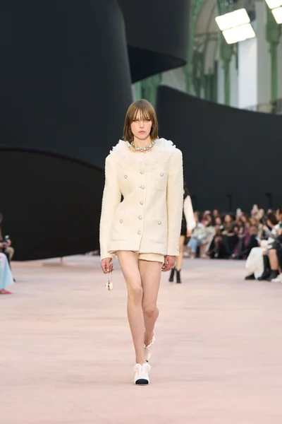 Look 12